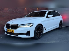 BMW 5-serie Touring - 530e Business Edition Plus Sensatec BMW 5-serie Touring - 530e Business Edition Plus Sensatec M-sport details, Shadow Line, 19