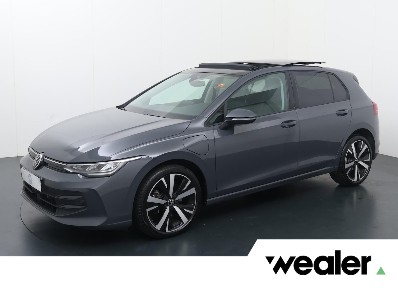 Volkswagen Golf - 1.5 eHybrid Life Edition | 204 PK | Panoramadak | Achteruitrijcamera | Stoelverwarming | D - AutoWereld.nl