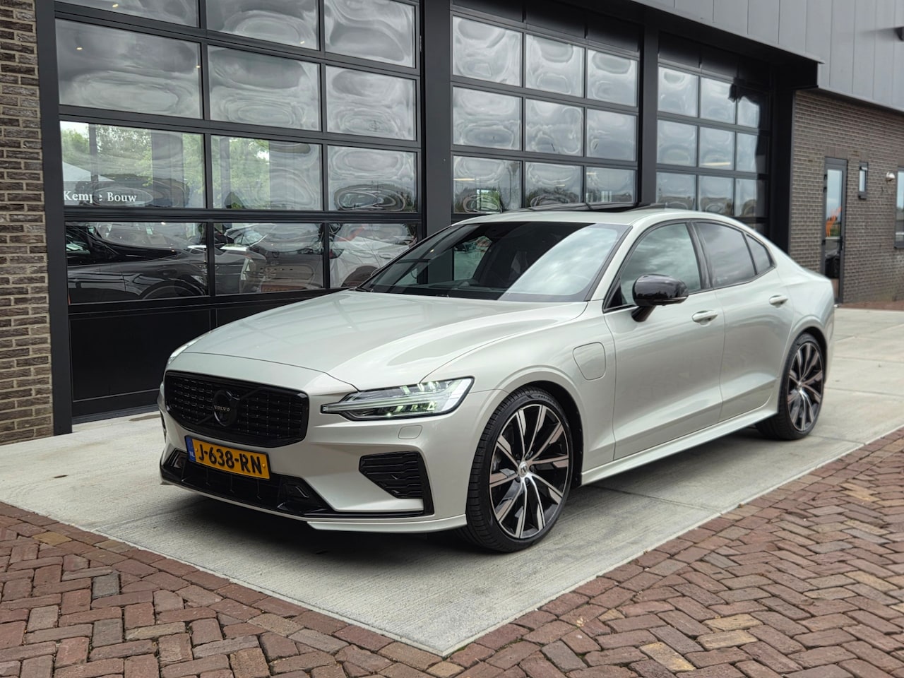 Volvo S60 - 2.0 Recharge T6 AWD R-Design | Panodak | B&W - AutoWereld.nl