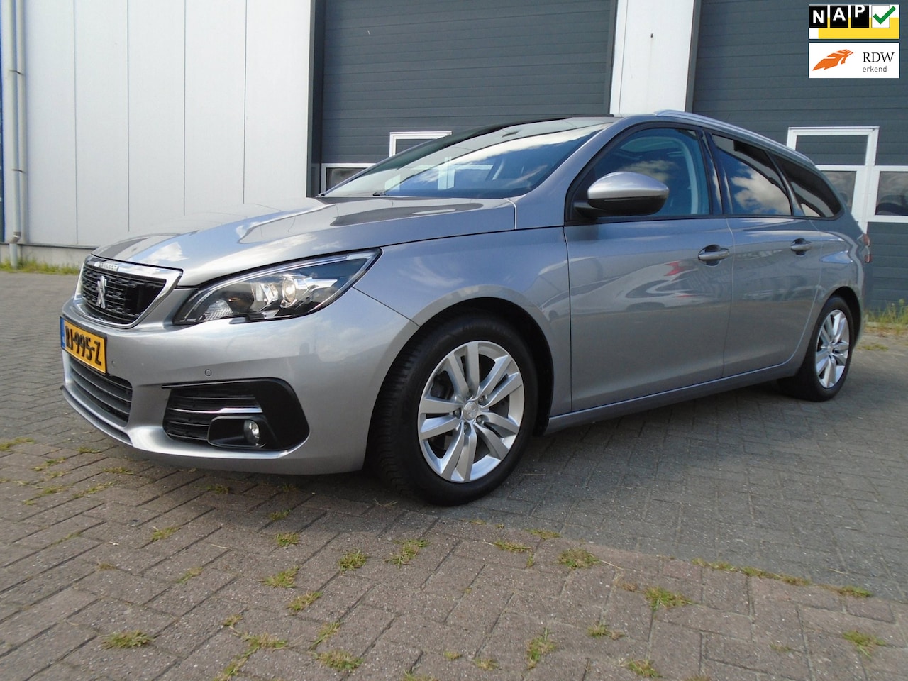 Peugeot 308 SW - 1.2 PureTech Blue Lease Executive navi clima pano nette 308!! - AutoWereld.nl