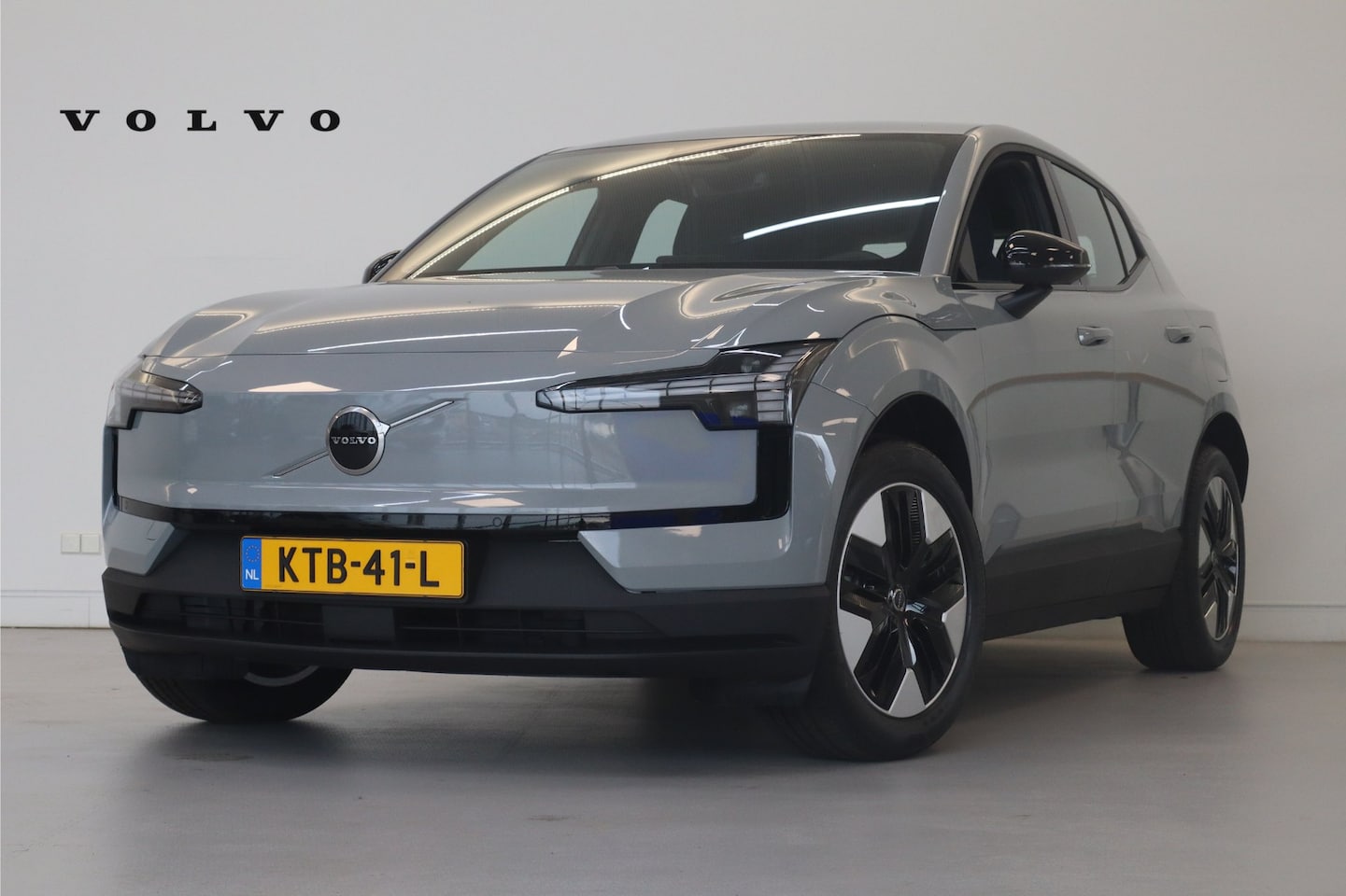 Volvo EX30 - P3 150PK Plus Long Range Europa 69 kWh | Stoel&Stuur Verw. | Elec Stoelen | HK Audio | Ada - AutoWereld.nl