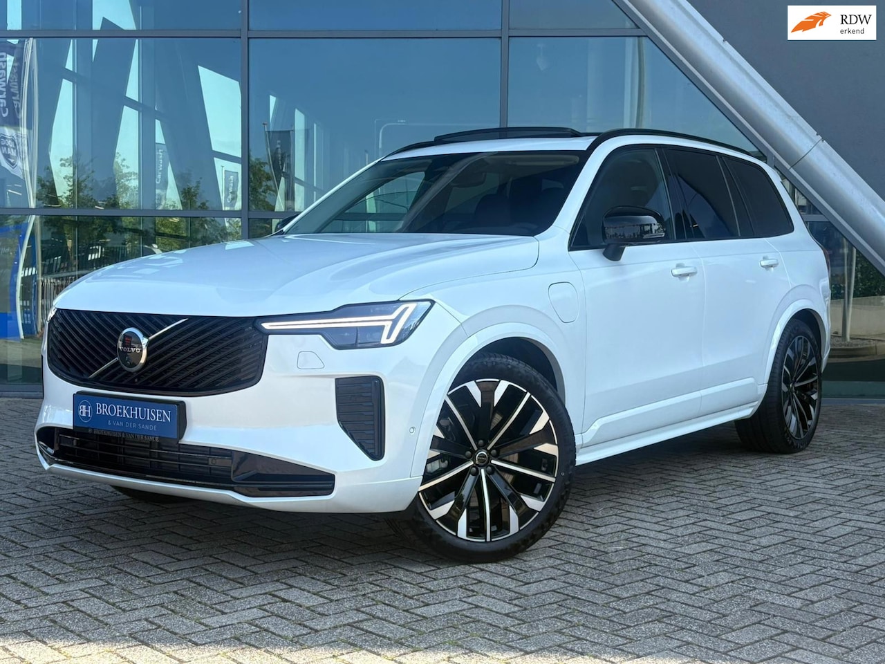 Volvo XC90 - 2.0 T8 Plug-in hybrid AWD Ultra Dark 455pk Luchtvering / Bowers Wilkins / Trekhaak - AutoWereld.nl