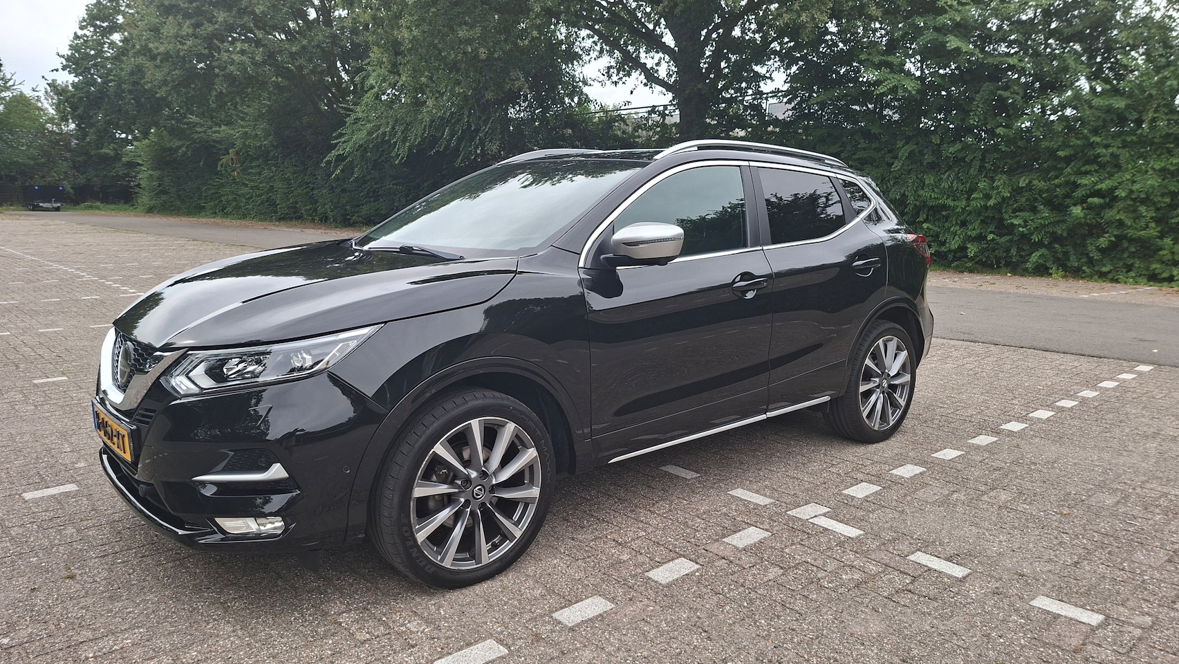 Nissan Qashqai - 1.3 Tekna + Panoramadak / 360 Camera / Leder / Bose / Trekhaak - AutoWereld.nl