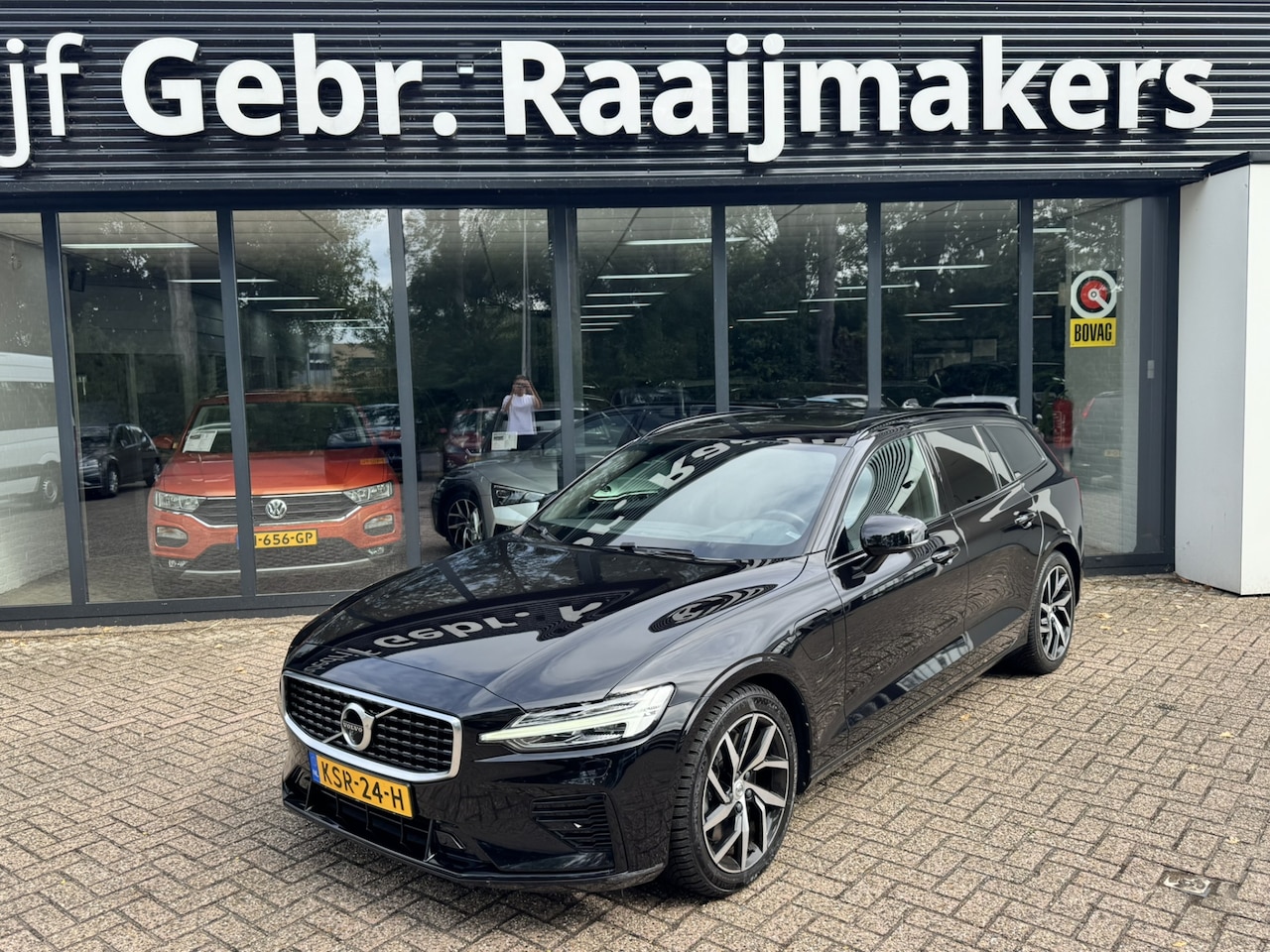 Volvo V60 - 2.0 T8 Twin Engine AWD R-Design*Panoramadak*Trekhaak*LED*ACC* - AutoWereld.nl