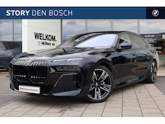 BMW i7 - xDrive60 M Sport / Panoramadak Sky Lounge / Trekhaak / Parking Assistant Professional / Mu