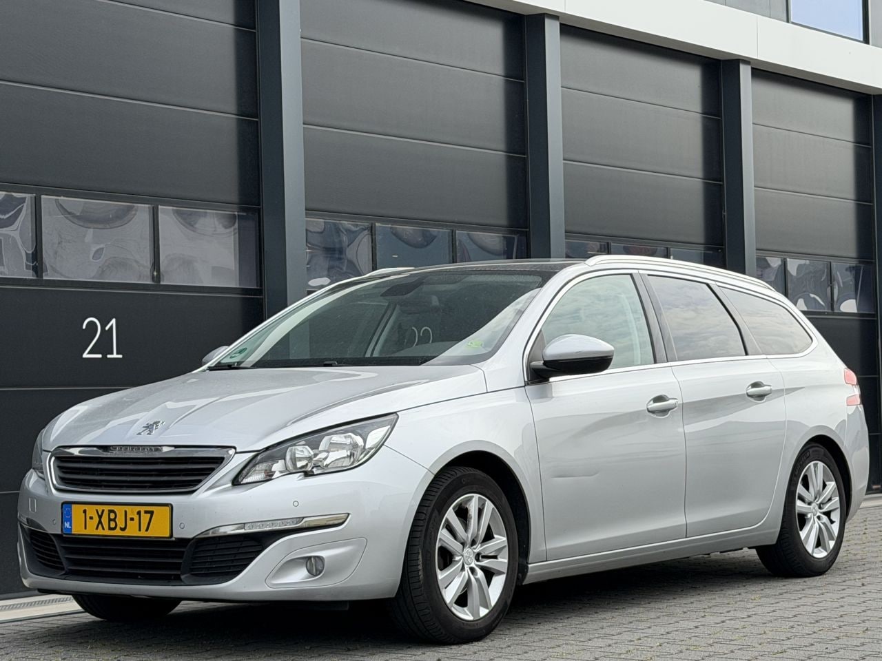 Peugeot 308 - 1.6 BlueHDI Pano Camera PDC EURO-6 - AutoWereld.nl