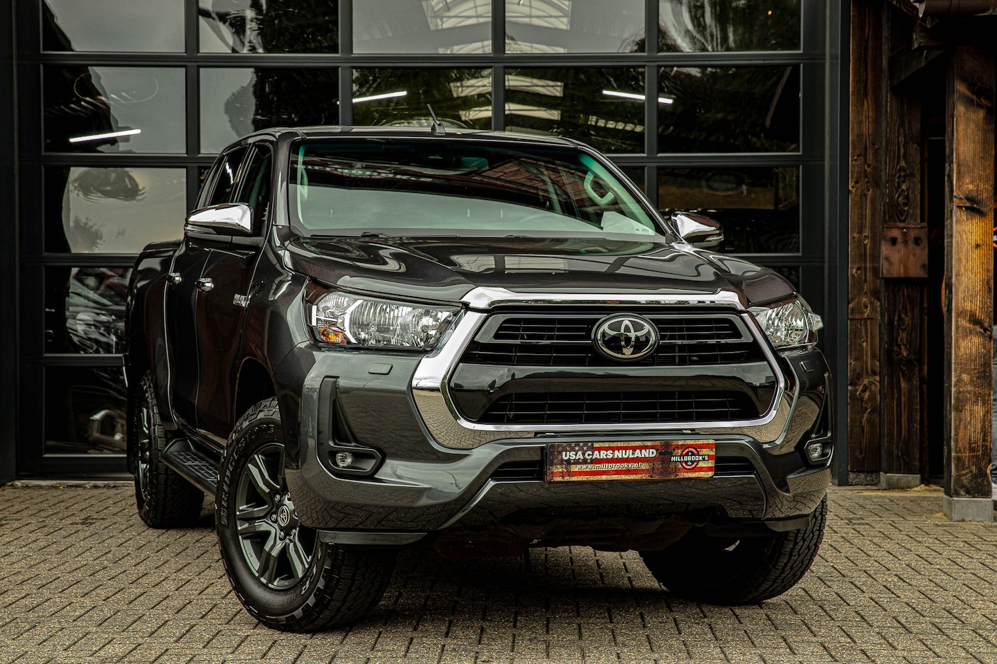 Toyota HiLux - 2.4 D-4D Double Cab Professional 2.4 D-4D Double Cab Professional - AutoWereld.nl