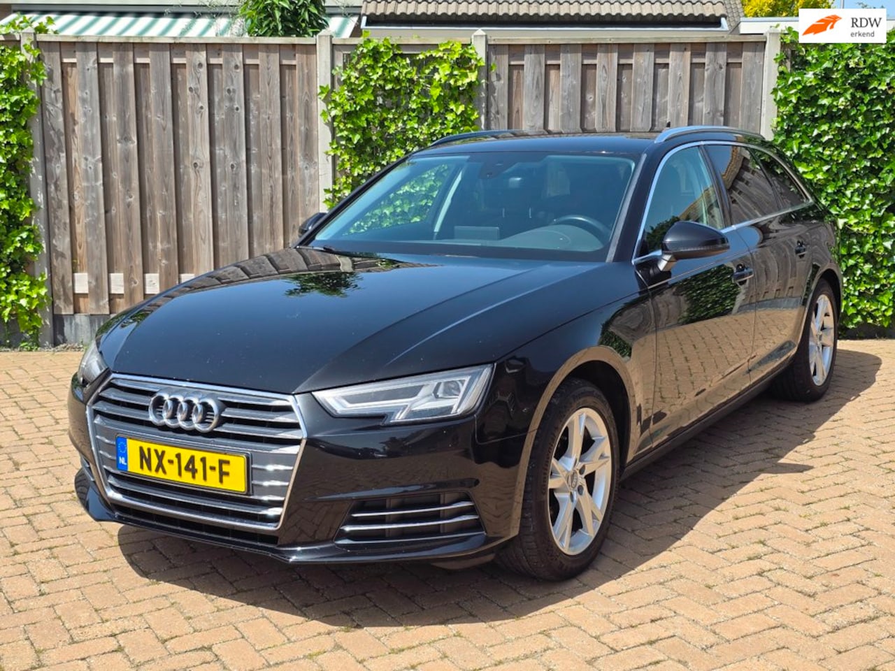 Audi A4 Avant - 2.0 TFSI ultra PDC,TREK,APP! - AutoWereld.nl