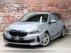 BMW 1-serie - 118i M Sport Pakkt Automaat / Live Cockpit Professional / Panoramadak / Sportstoelen / Act