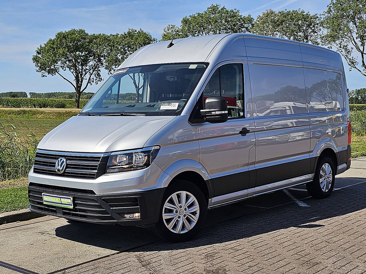 Volkswagen Crafter - 35 2.0 TDI L3H3 Highline Cruise control, Airco, Carplay, Navi, Camera, EURO6, Velgen - AutoWereld.nl