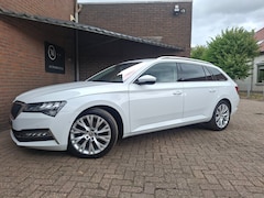 Skoda Superb Combi - 1.4 TSI iV Sportline Business Carplay / Keyles Entree / Achteruitrijcamera / Lederen Bekle
