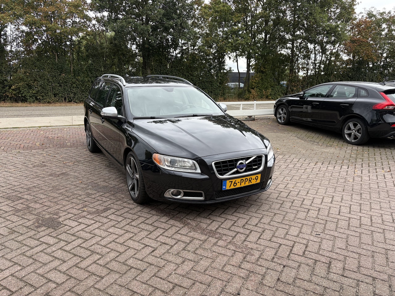 Volvo V70 - 2.0T R-Edition AUTOMAAT TREKHAAK LEER STOELVERWARMING - AutoWereld.nl