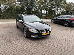 Volvo V70 - 2.0T R-Edition AUTOMAAT TREKHAAK LEER STOELVERWARMING