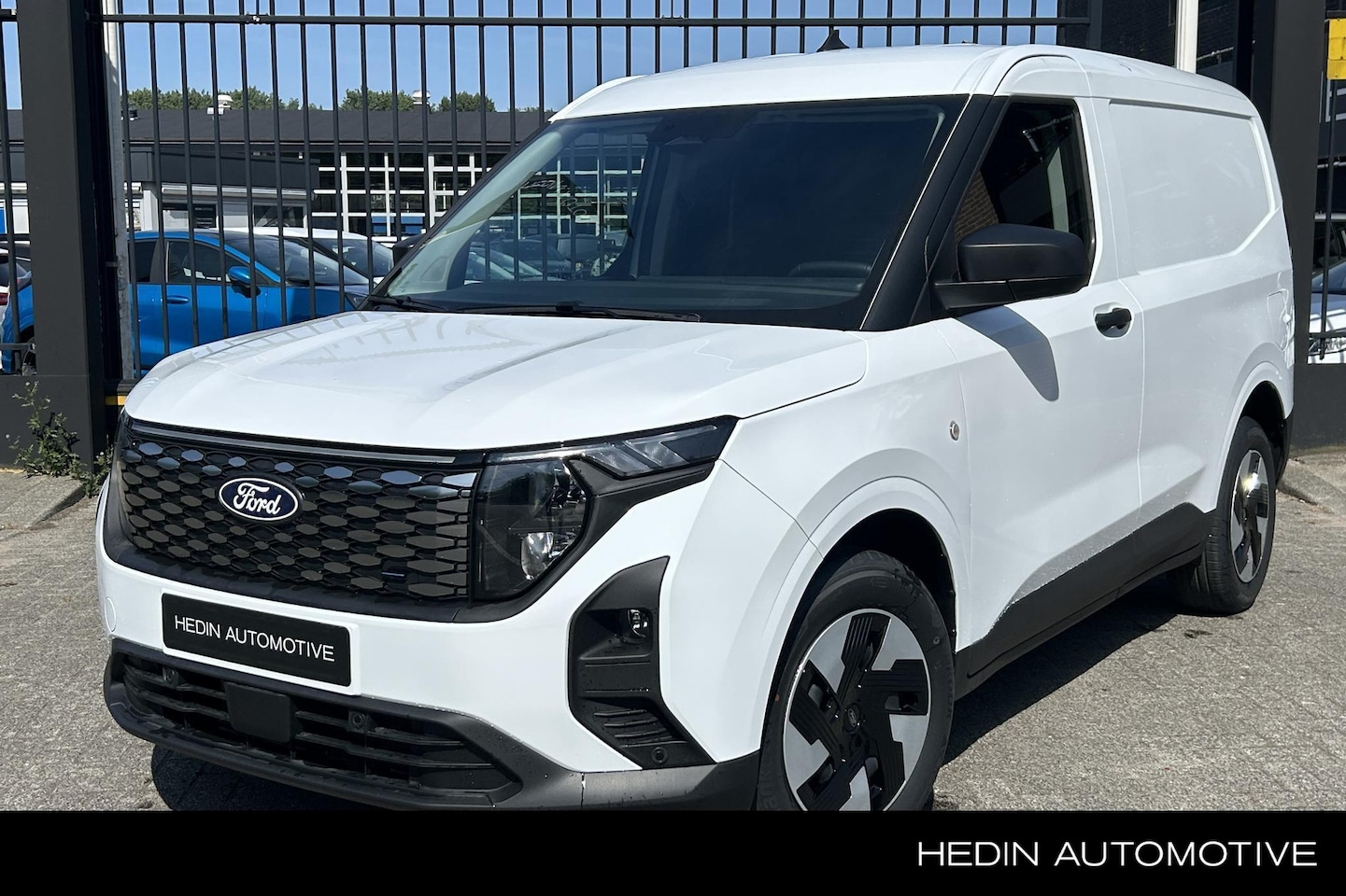 Ford Transit Courier - E-Transit Trend 46 kWh | Driver Assistance Pack | Trekhaak | € 5.226,- Voorraadkorting - AutoWereld.nl