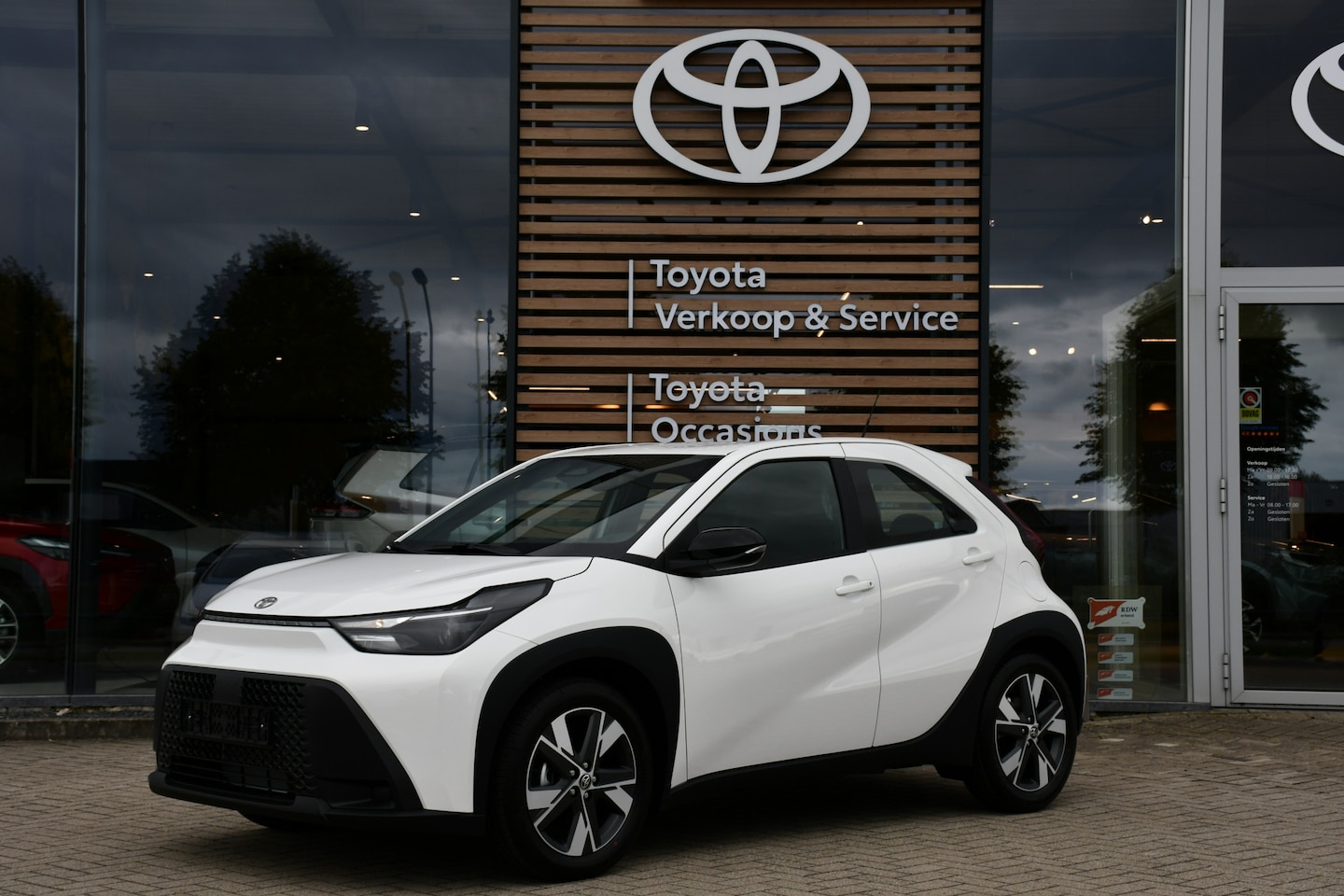 Toyota Aygo X - Hybrid 115 Play Automaat 116pk | Go Pack | Nieuw | Direct uit voorraad leverbaar | - AutoWereld.nl