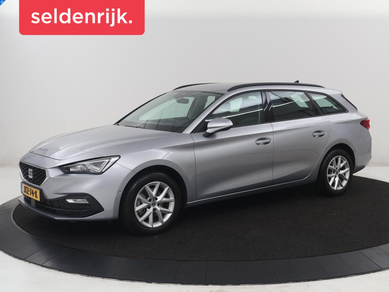 SEAT Leon Sportstourer - 1.0 eTSI FR Business | Cruise control | Camera | Park assist | Carplay | Sfeerverlichting - AutoWereld.nl