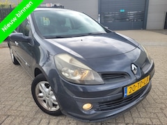 Renault Clio - 1.6-16V Privilège Clima