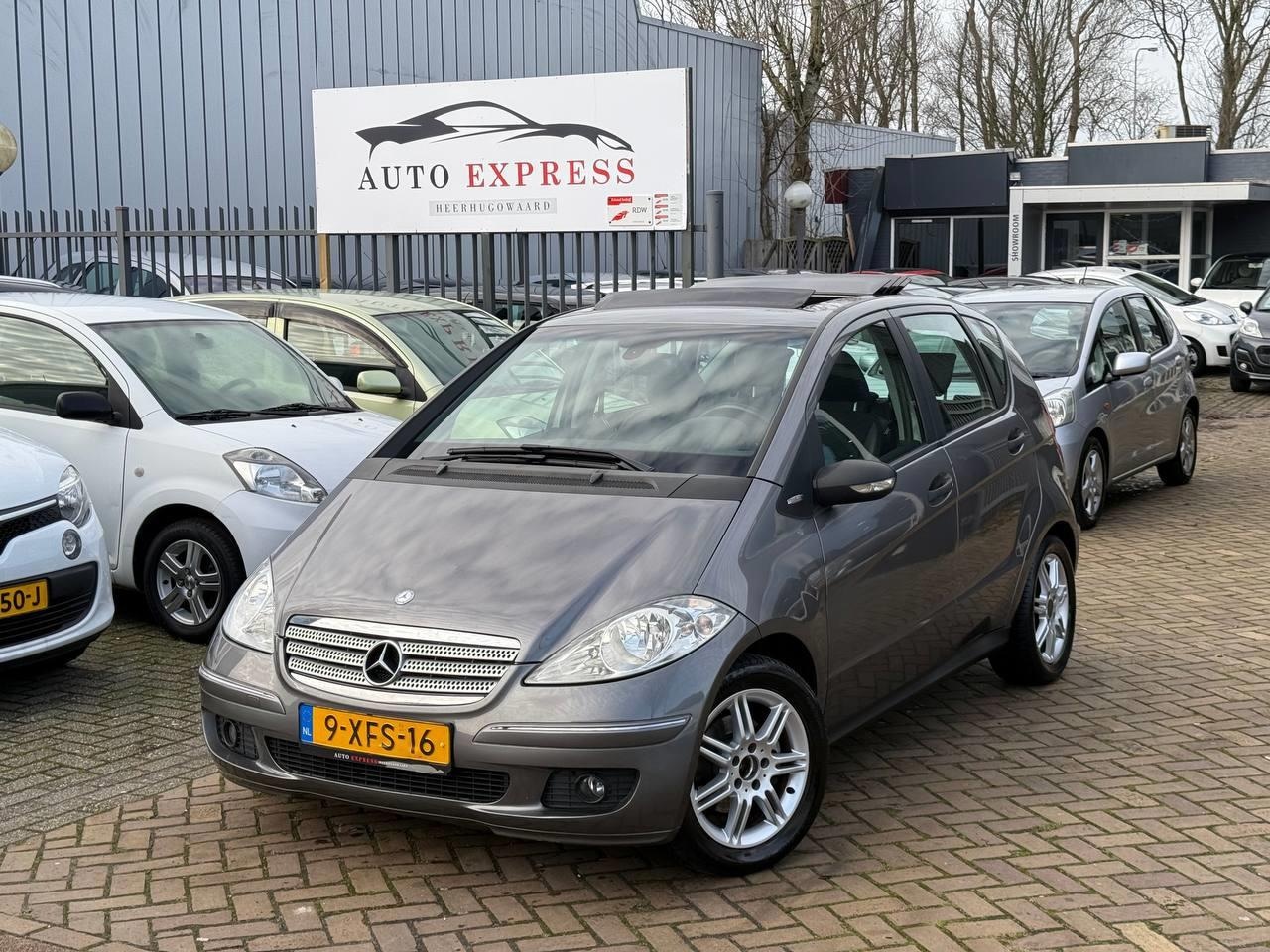Mercedes-Benz A-klasse - 150 Avantgarde|Pana Dak|Stoulverwarming|Airco|Nieuw Apk|Goede Deler Onderhoud - AutoWereld.nl