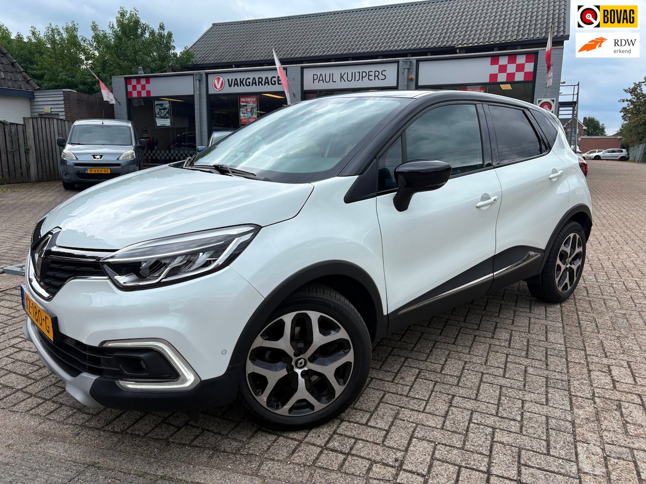Renault Captur - 1.3 TCe 150PK Intens AUTOMAAT * parkeersensoren voor/achter+ camera + speciale kleur* - AutoWereld.nl