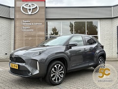 Toyota Yaris Cross - HYBRID 115 FIRST EDITION PARK-SENSOREN STOEL/STUURVERWARMING 17" LM-VELGEN ALL-SEASONS KEY