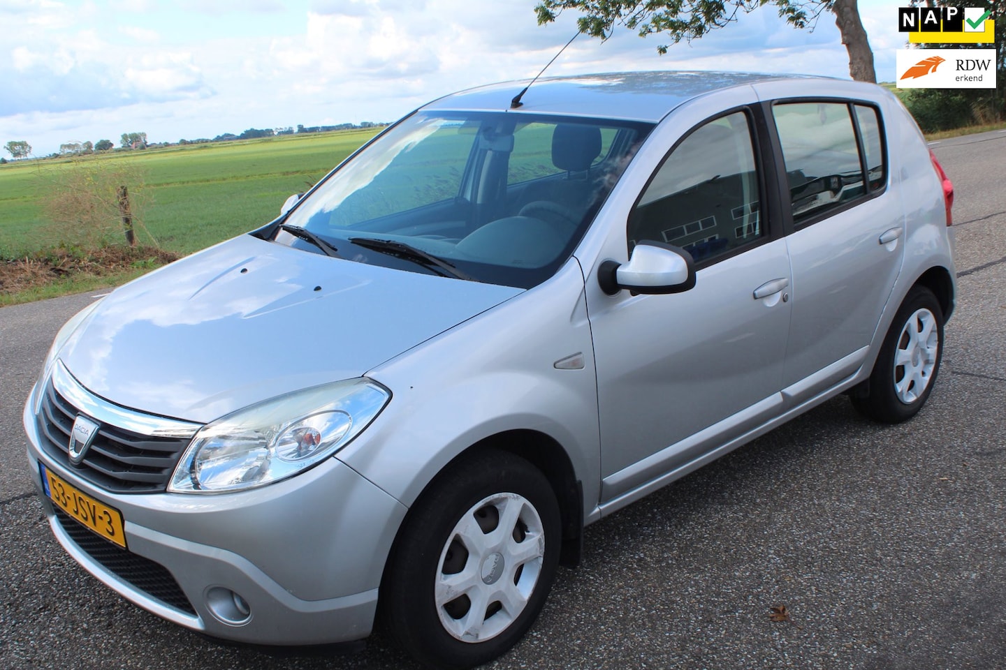Dacia Sandero - 1.2 Lauréate // APK 08/2027 // - AutoWereld.nl