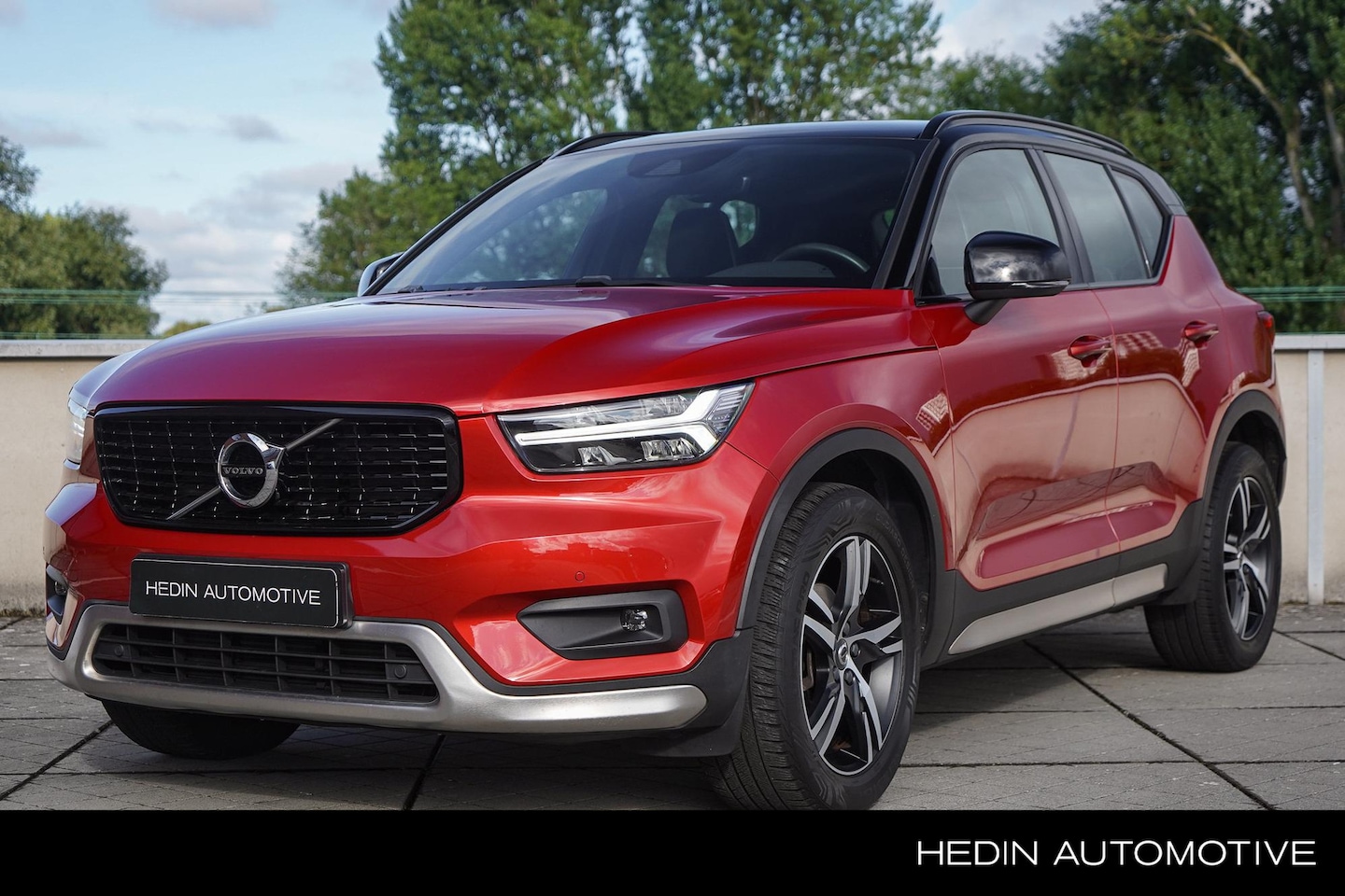 Volvo XC40 - T3 163pk Automaat R-Design | Adaptive Cruise | BLIS | Keyless | Zwart Dak | All Seasons | - AutoWereld.nl
