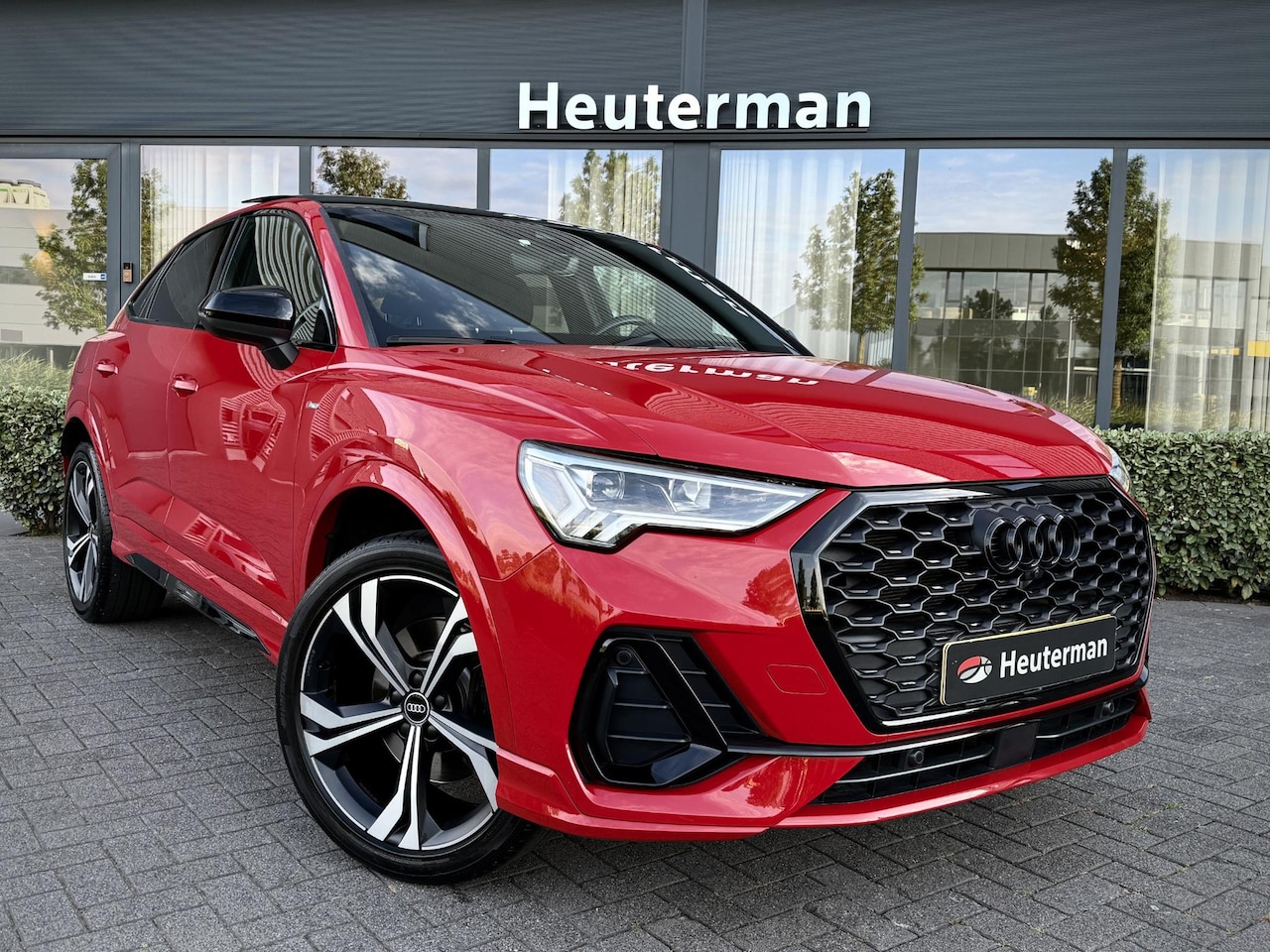 Audi Q3 Sportback - 45 TFSI e S Edition Pano/Leder/ACC/Sfeer - AutoWereld.nl