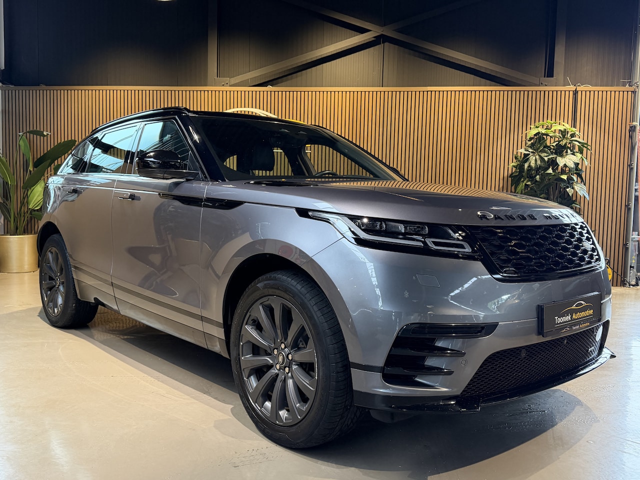 Land Rover Range Rover Velar - 2.0 P400e Edition R-DYNAMIC | AFNEEMBARE TREKHAAK | - AutoWereld.nl