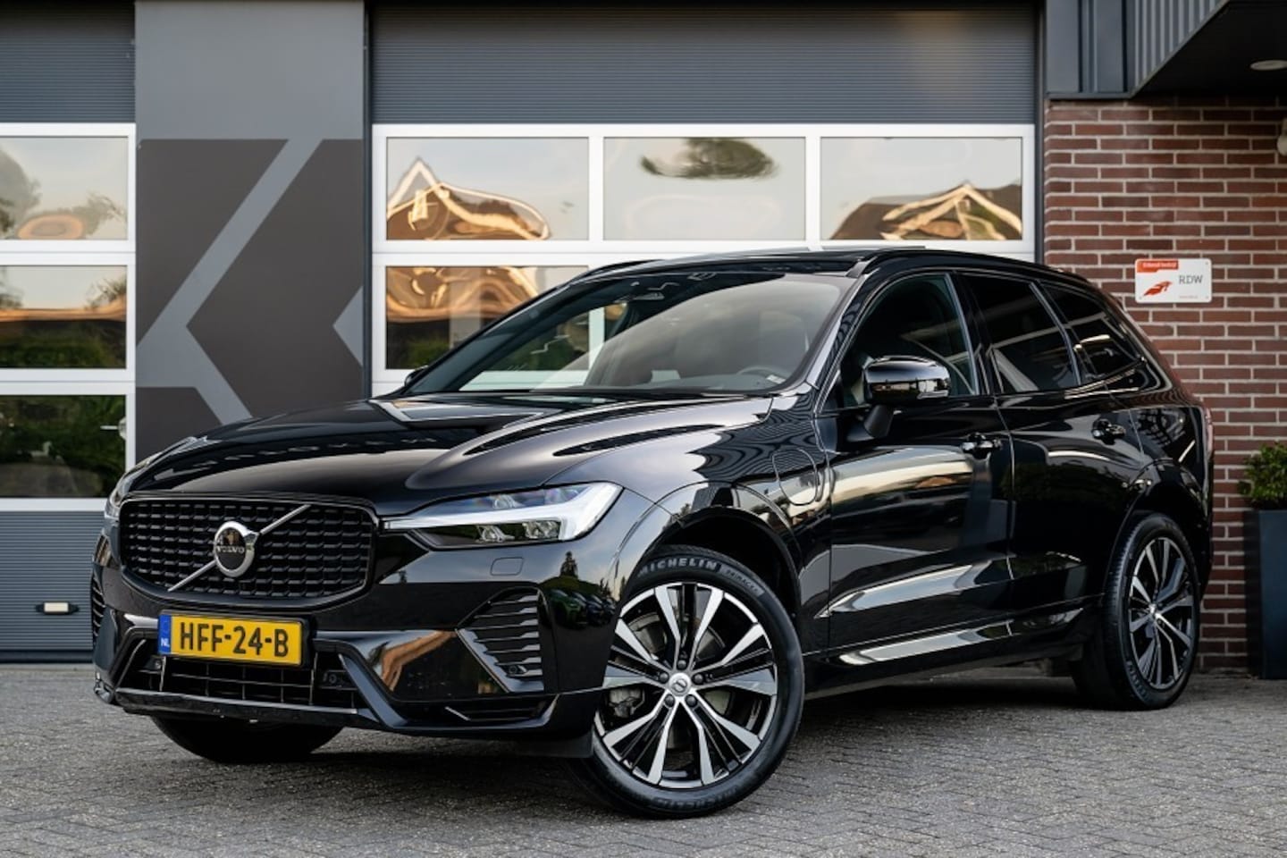 Volvo XC60 - 2.0 T6 Plug-in Hybrid AWD Ultimate Dark | Panorama | Head-Up | Harman/Kardon | Trekhaak | - AutoWereld.nl