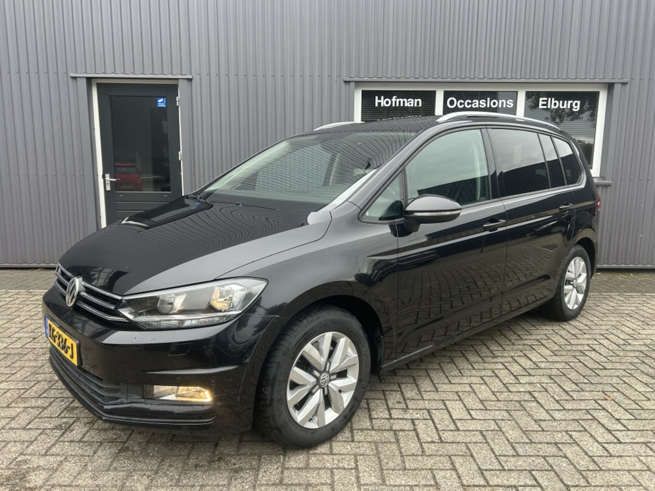 Volkswagen Touran - 2.0 TDI SCR Con. Ser Pano Camera PDC! - AutoWereld.nl