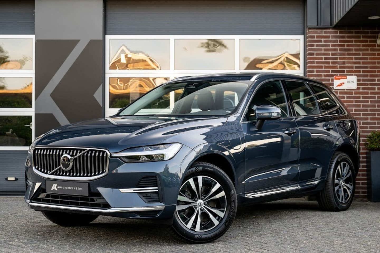 Volvo XC60 - T6 Plug-in Hybrid AWD | Panorama | Memory | Leder | Camera | Stuurverw. | Stoelverw V + A - AutoWereld.nl