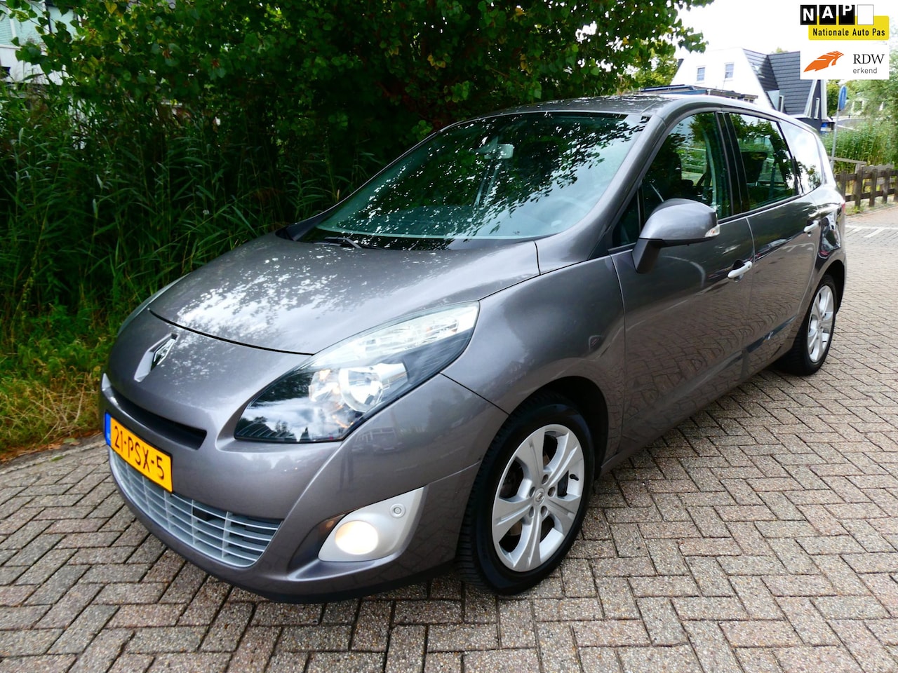 Renault Grand Scénic - 2.0i 140pk Automaat Clima Navi PDC Trekhaak 1300kg. - AutoWereld.nl