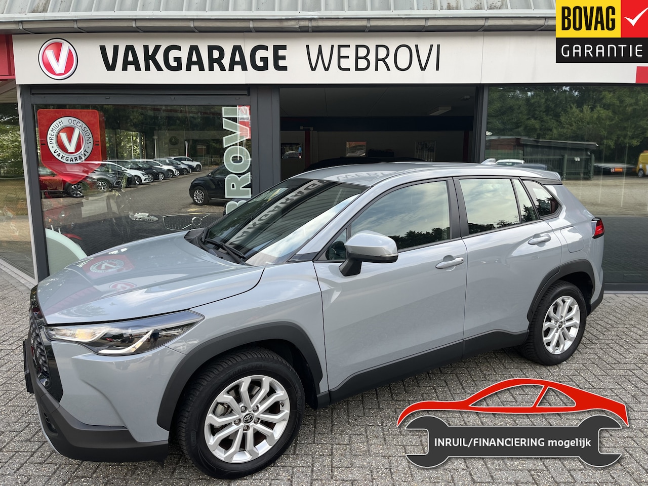 Toyota Corolla Cross - 2.0 High Power Hybrid Active Cement Grey Met - AutoWereld.nl
