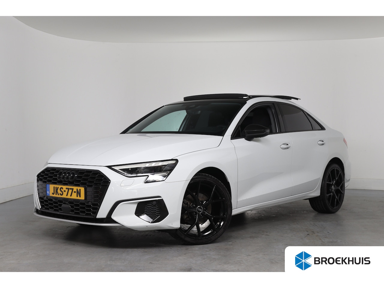 Audi A3 Limousine - 30 TFSI Advanced edition | Open Dak | Afneembare Trekhaak | LED | Sportstoelen | Navi By A - AutoWereld.nl