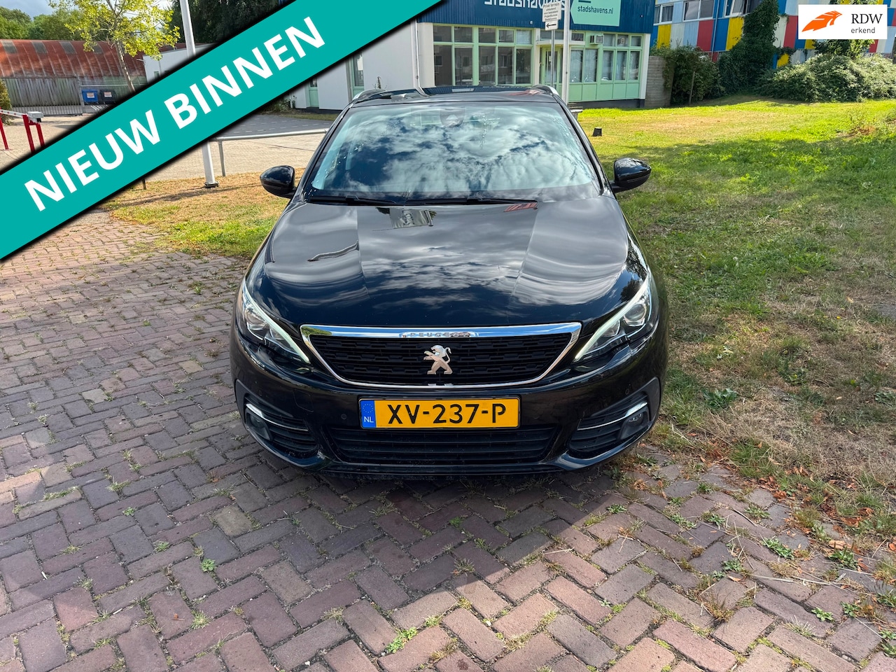 Peugeot 308 SW - 1.2 PureTech Blue Lease Executive 1.2 PureTech Blue Lease Executive - AutoWereld.nl