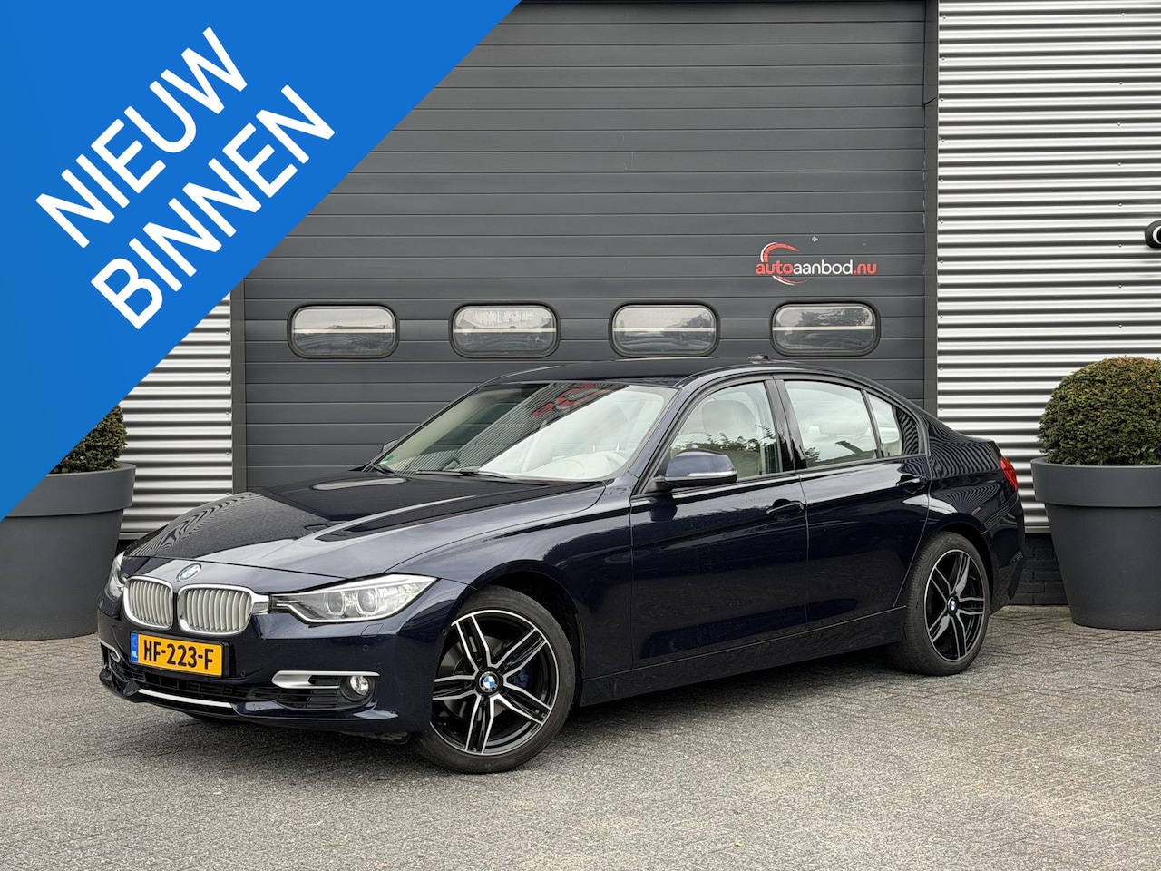 BMW 3-serie - 320i High Executive | Camera | Navigatie | Lederen Bekleding | 18 Inch Lichtmetalen Velgen - AutoWereld.nl
