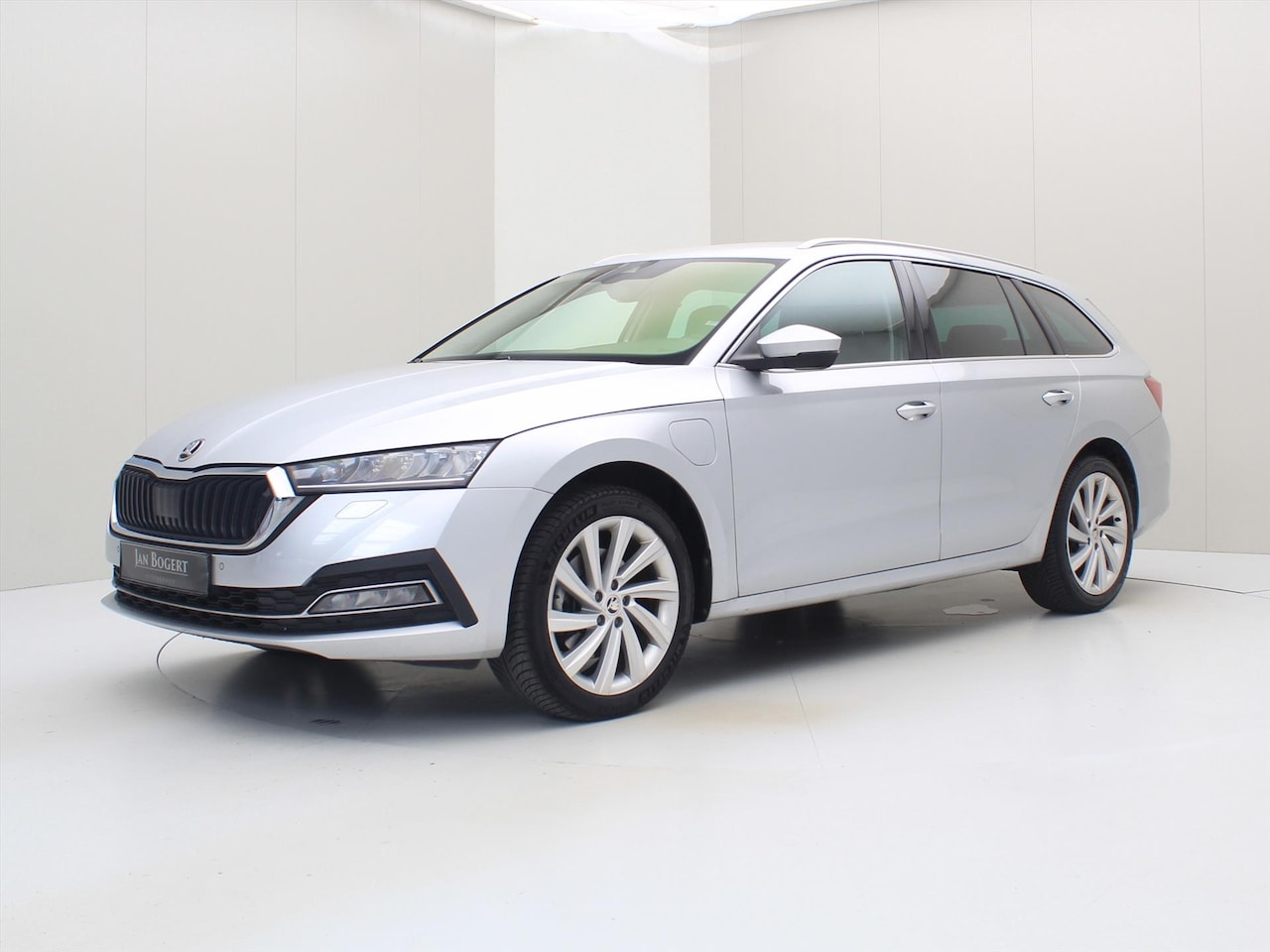 Skoda Octavia Combi - 1.4 TSI PHEV 204PK DSG6 Clever Pack Premium [ TREKHAAK+STUURVERWARMING+ELEK. ACHTERKLEP+ST - AutoWereld.nl