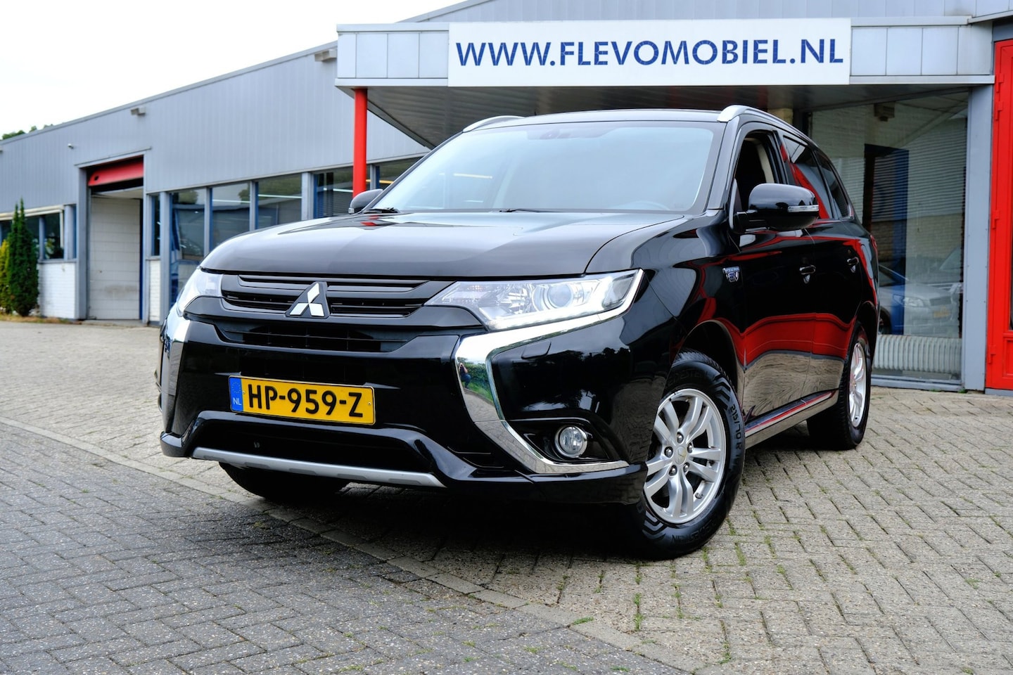 Mitsubishi Outlander - 2.0 PHEV Business Edition Aut. Navi|Leder-Alcantara|Cam|LMV - AutoWereld.nl