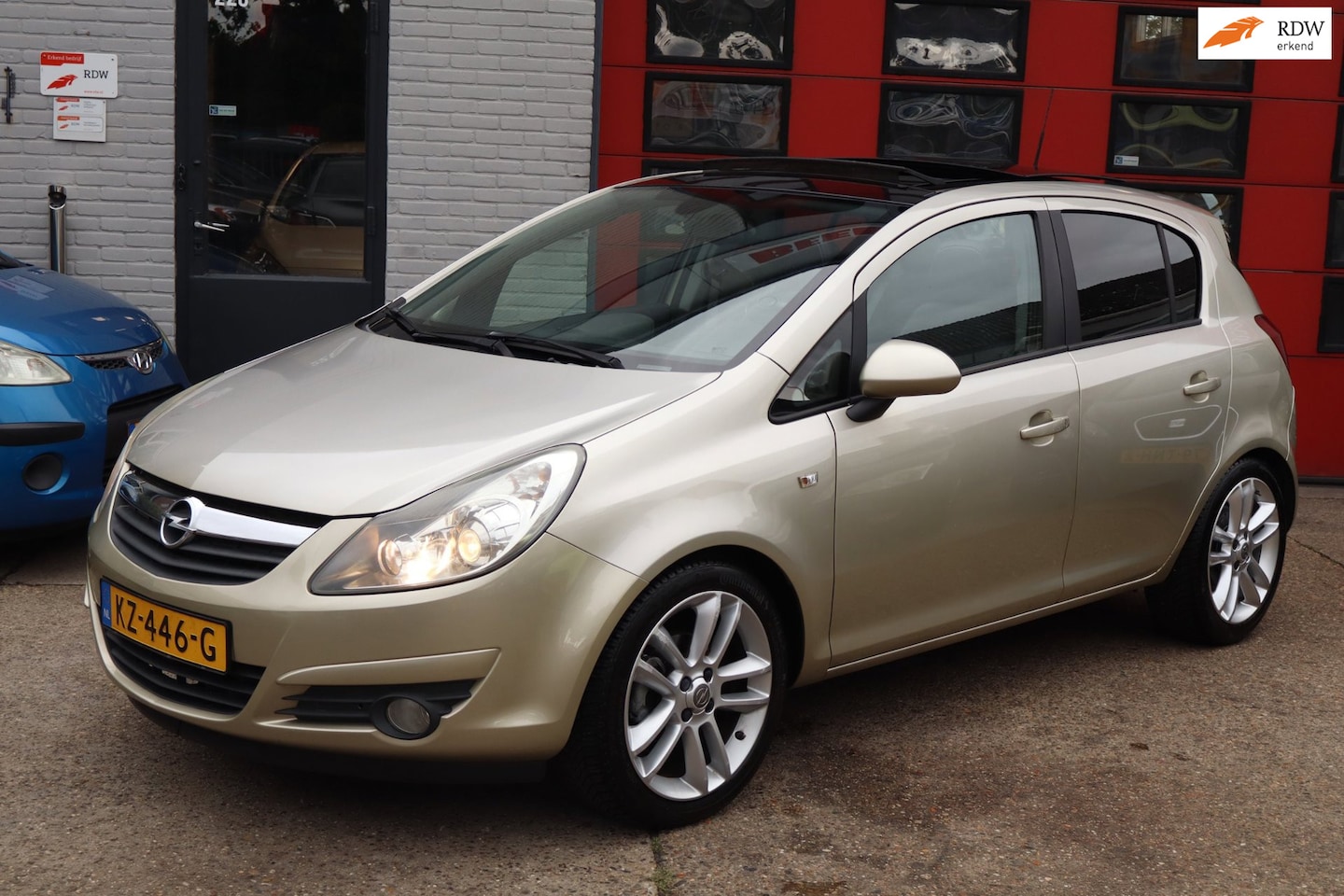 Opel Corsa - 1.4-16V Sport 1.4-16V Sport, NAVI, PANO DAK, PDC ,AIRCO - AutoWereld.nl