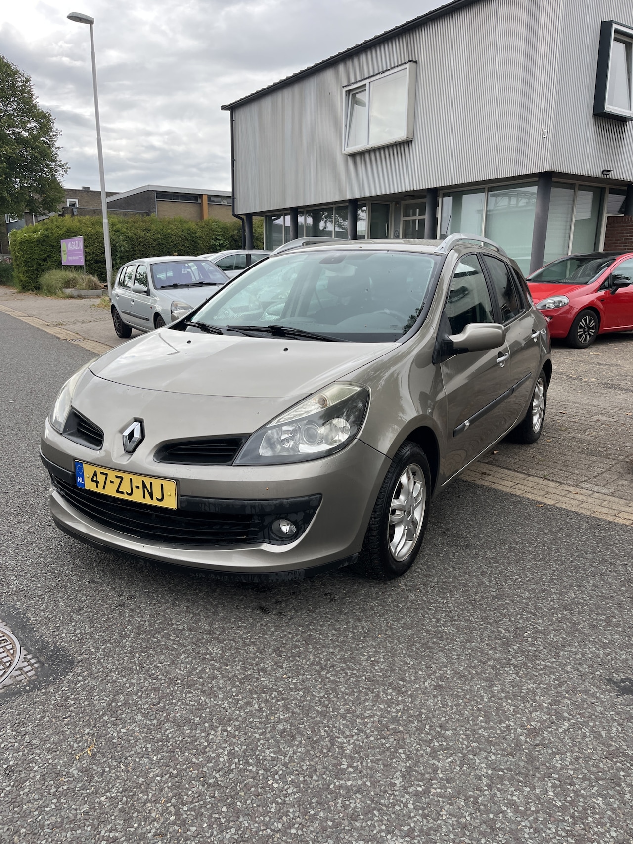 Renault Clio Estate - 1.6-16V Dynamique Airco,LPG-G3 inruil koopje Apk is verlopen en loopt niet goed op lpg. - AutoWereld.nl