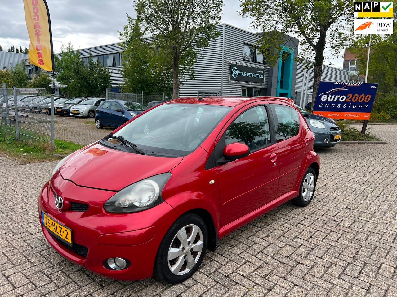 Toyota Aygo - 1.0-12V Aspiration - LUXE UITVOERING - NWE APK ! - AutoWereld.nl