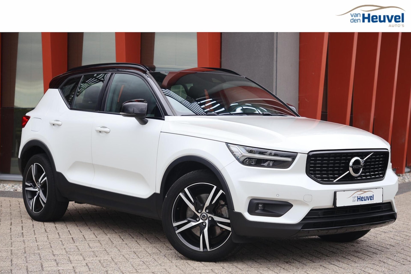 Volvo XC40 - T5 Recharge R-Design | Trekhaak | Leder | Keyless - AutoWereld.nl