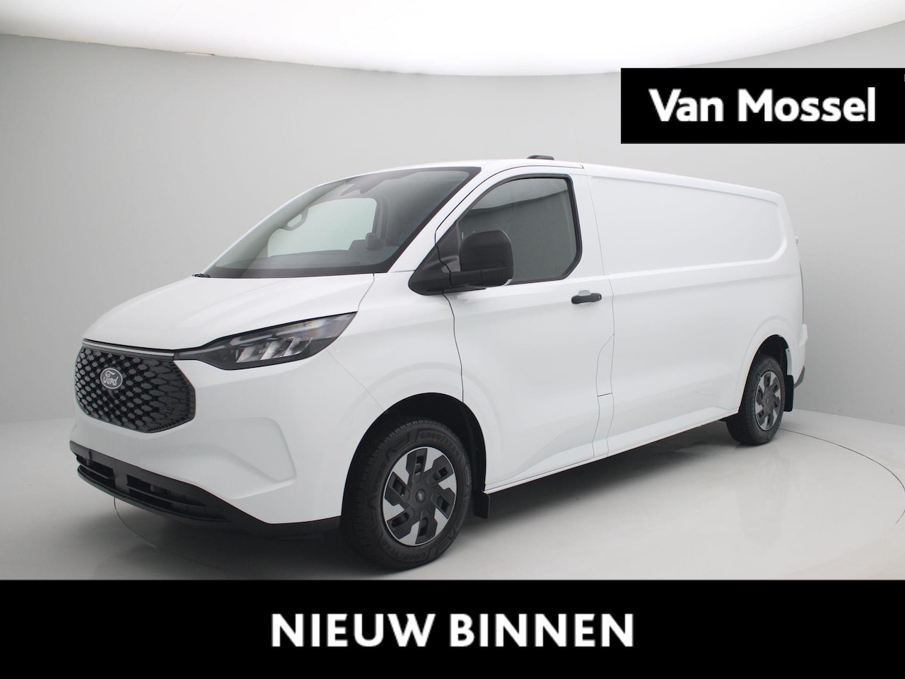 Ford Transit Custom - 340 L2H1 Trend 65 kWh | Laadvloer bescherming | Trekhaakvoorbereiding | All Weather banden - AutoWereld.nl