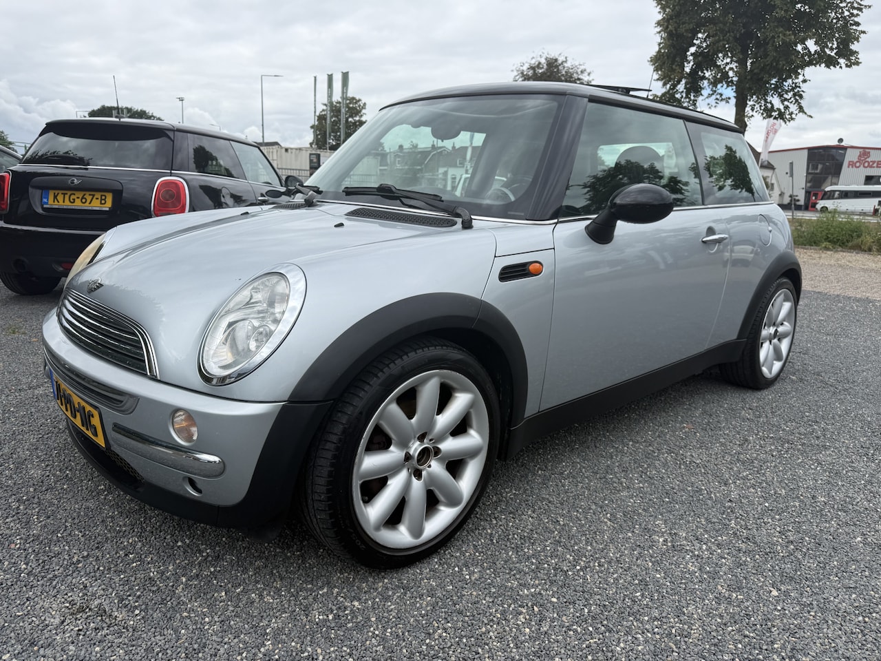 MINI 3-Deurs - 1.6 Cooper Pepper,Panoramadak,17".Zeer mooi !!! Bak schade ! - AutoWereld.nl