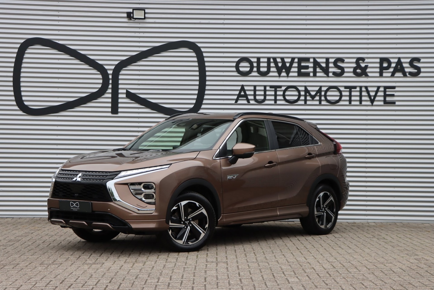 Mitsubishi Eclipse Cross - 2.4 PHEV Business Executive | CARPLAY | TREKHAAK | 360 Camera | Stuurverwarming | - AutoWereld.nl