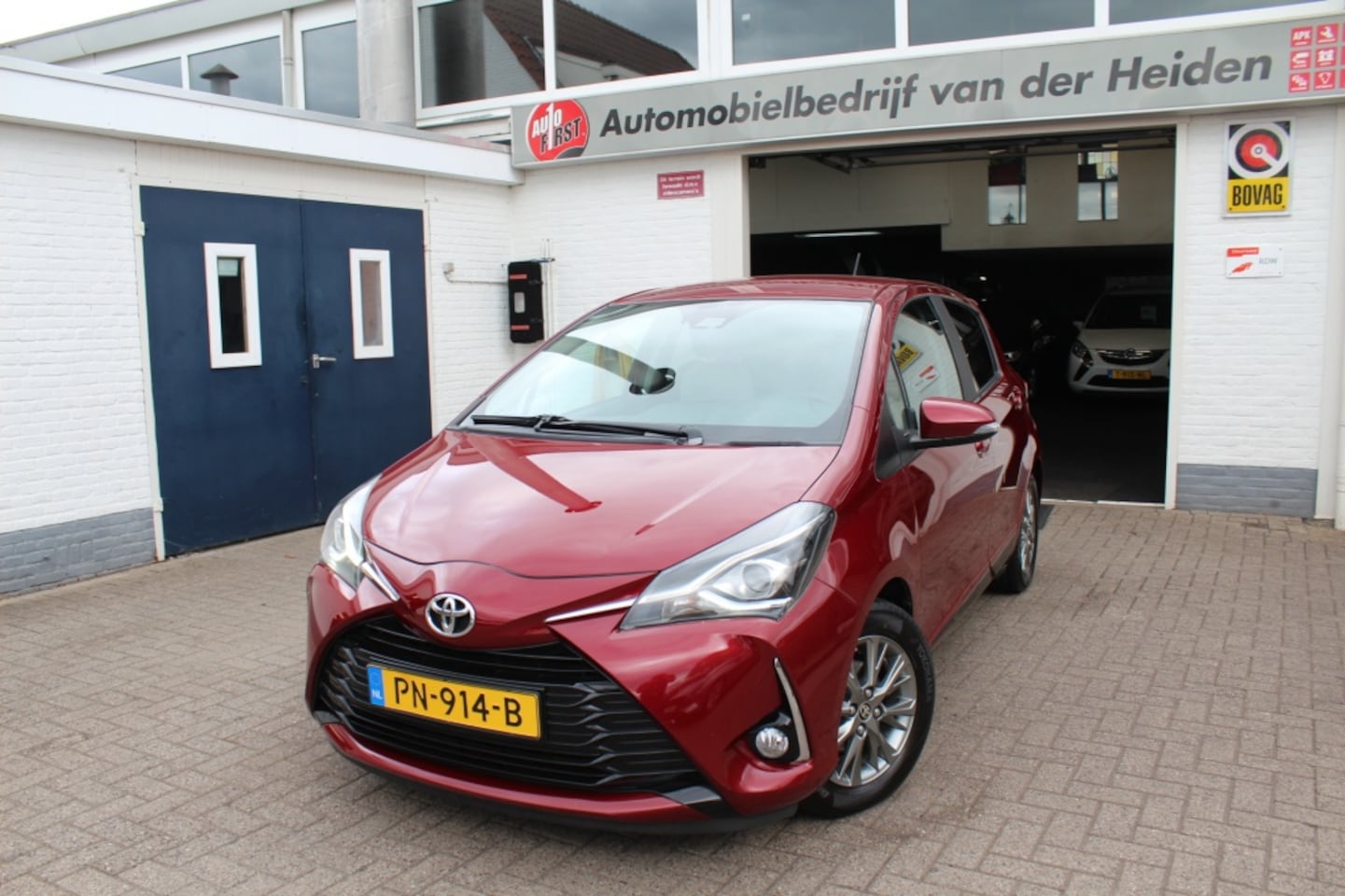 Toyota Yaris - 1.0 VVT-i Design Red 1.0 VVT-i Design Red - AutoWereld.nl