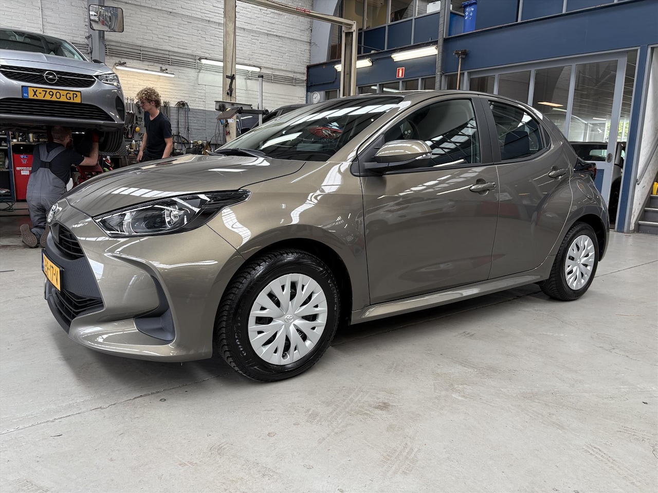 Toyota Yaris - 1.5 VVT-I 125pk Active | Apple carplay/ Android auto | Camera | Airco | Cruise control | N - AutoWereld.nl