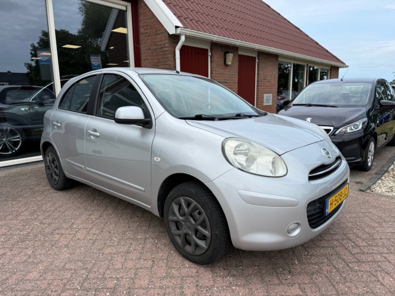Nissan Micra - 1.2 VISIA PACK 5-DRS Airco/Trekhaak/Radio/Navigatie - AutoWereld.nl