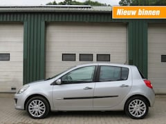 Renault Clio - 1.6-16V RIP CURL