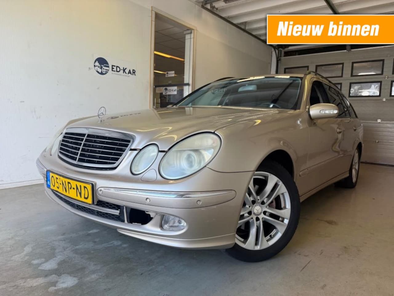 Mercedes-Benz E-klasse - 240 Avantgarde AUT XENON PDC TREKHAAK RIJDT GOED NAP - AutoWereld.nl
